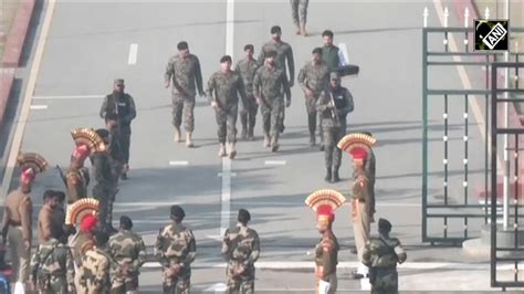 pakistan rangers: BSF, Pakistan Rangers exchange sweets on Republic Day ...