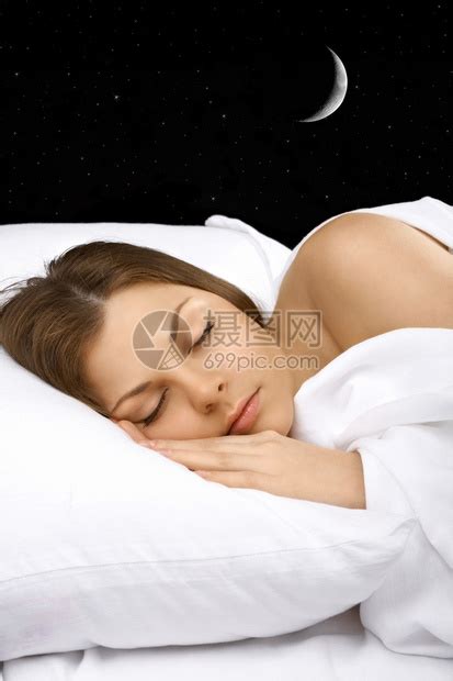 睡梦中的女人的肖像垂高清图片下载-正版图片502963700-摄图网