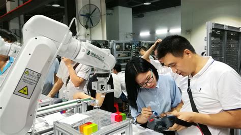 校机器人应用专业校内实训情况 - 校内实训 - 隆回县华星职业技术学校