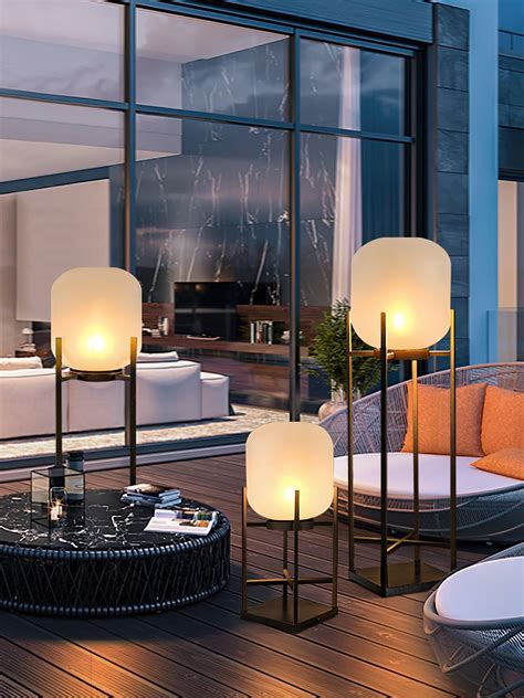 Lantern Solar Outdoor Floor Lamp – Vakkerlight