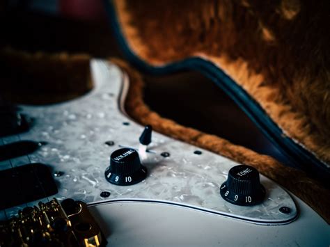 Download wallpaper 1400x1050 bass guitar, strings, control standard 4:3 ...