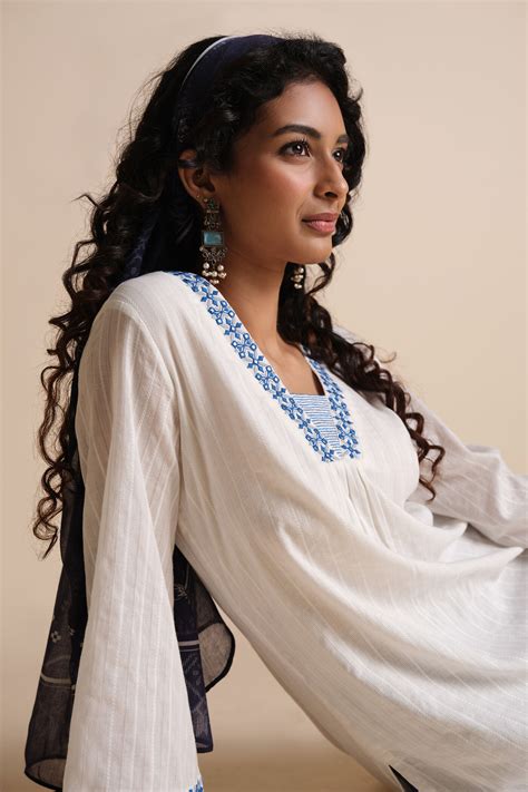 Buy Suhana Noor Tunic Online In India at Global Desi S25S60TU_WHITE