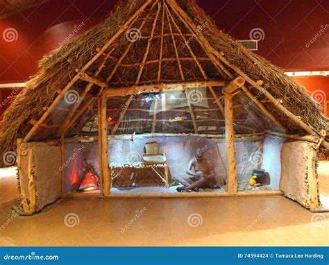 Spiro Mounds Archaeological Center Replica Of Hut Editorial Image ...
