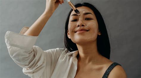 Summer 2022 Has The Hots For Vitamin C Infused Clay Masks