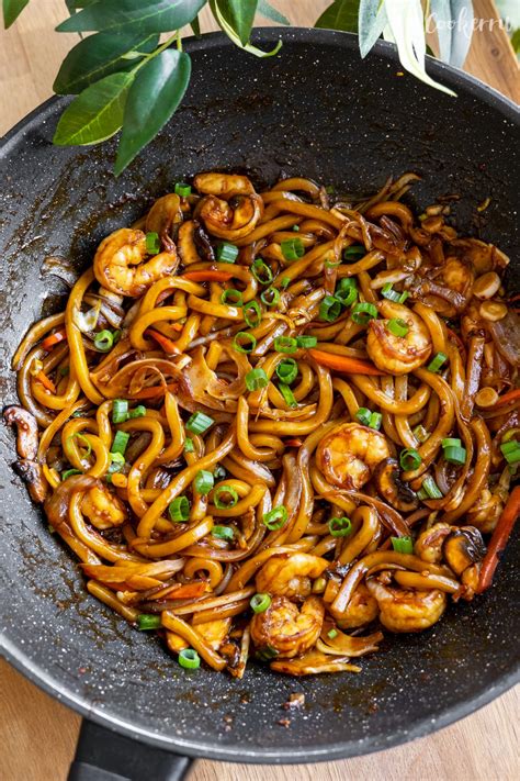 Easy 15-Minute Yaki Udon (Stir Fried Udon Noodles) | Cookerru