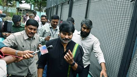 Celebrities Vote : ఓటు వేసేందుకు పోలింగ్ బూత్‌కి టాలీవుడ్ సెలబ్రిటీస్ ...