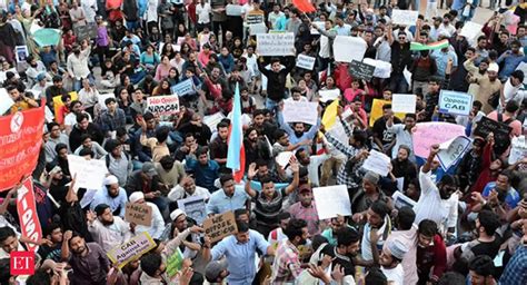 Anti-CAA protests intensify in Kolkata; many protesters detained in ...