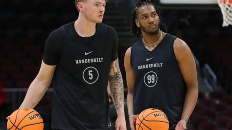 St. Mary's basketball score vs Vanderbilt March Madness live updates