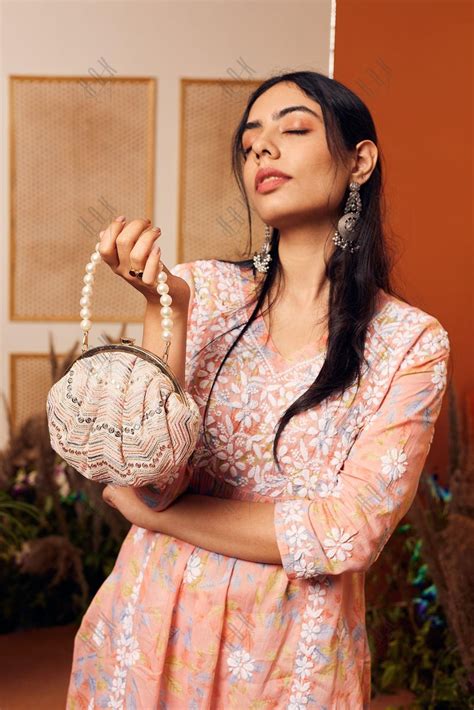 Samma Mul Printed Hand Embroidery Chikankari Kurta- Peach