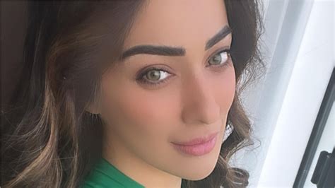 Raai Laxmi : గ్రీన్ టాప్‌లో వావ్ అనిపించిన లక్ష్మి రాయ్... అదిరిన ...