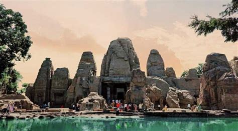North Indias only temple full of mysteries, which is made by cutting a rock