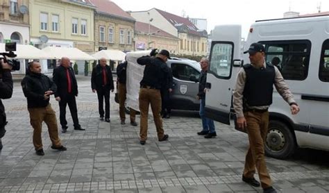 "KRUG" KONAČNO PRED MITROVČANIMA! Remek delo Lazara Vozarevića nakon 60 ...