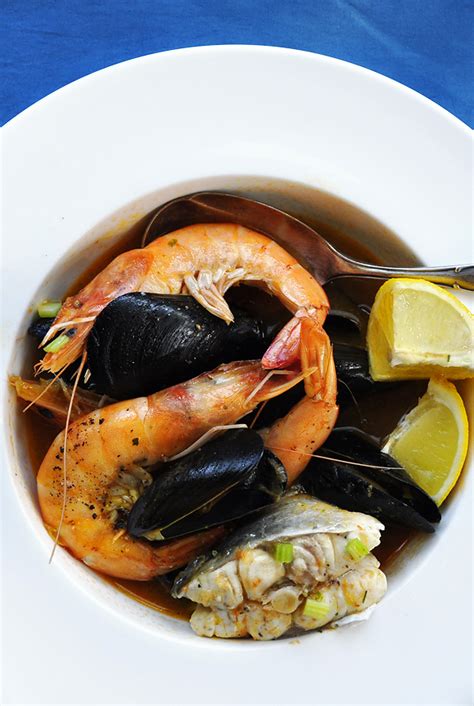 how to pronounce seafood bouillabaisse
