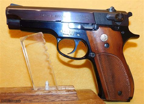 S&W 39-2