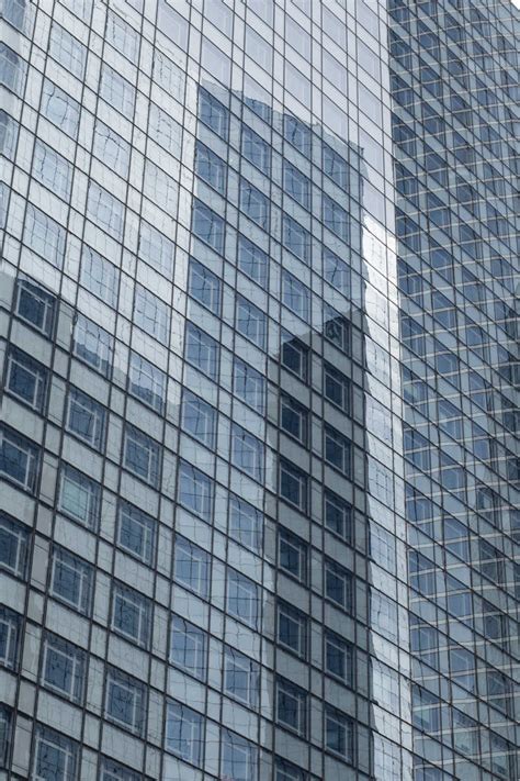 现代高楼摩天大钢和玻璃建筑老旧高清图片下载-正版图片306900869-摄图网