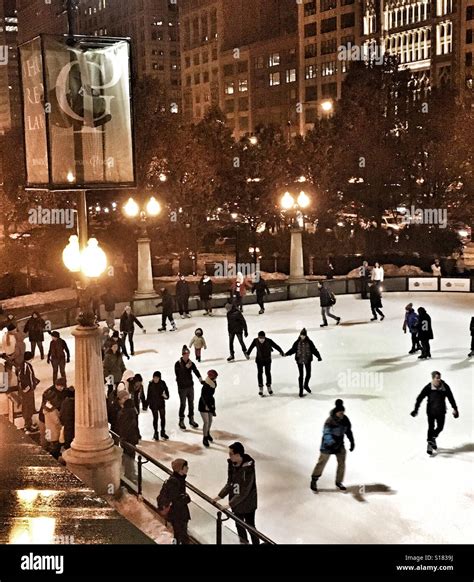 Chicago millennium park ice rink hi-res stock photography and images ...