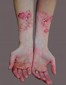 tatuaggi fiori braccia tatuaggio fiore ciliegio braccia tuttotattoo tatuaggi fiori braccia tatuaggio fiore ciliegio braccia tuttotattoo