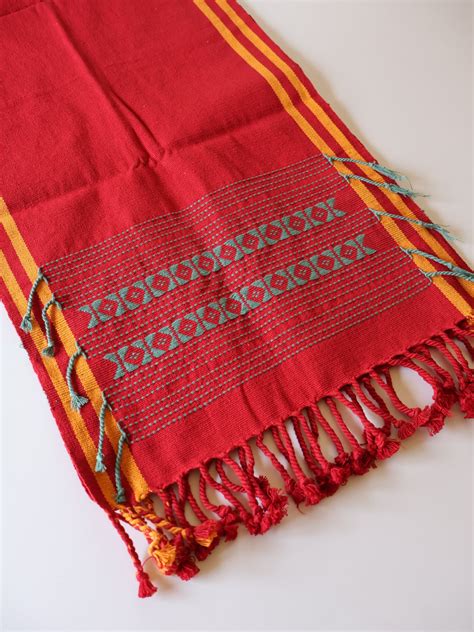 HANDLOOM TABLE RUNNER – Runway Nagaland