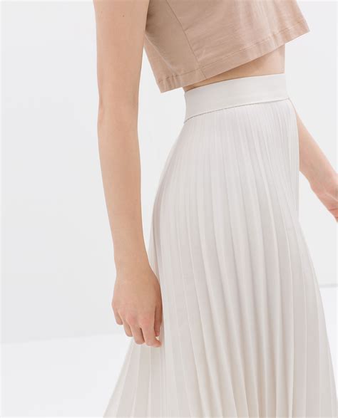Pin by Andie D on Bridesmaid Dresses | White pleated skirt, Skirts ...
