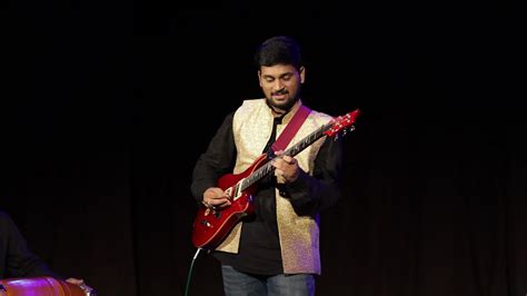 Acoustic Guitar vs Electric Guitar: Which One to Choose?