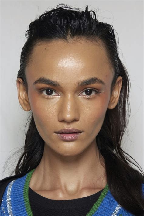 How To Rock Brushed Back Hairstyles - KOL Social