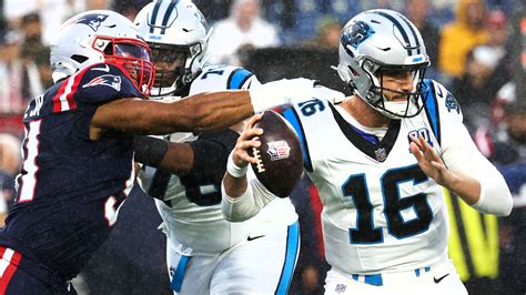 Plane carrying Carolina Panthers slides off taxiway in North Carolina ...