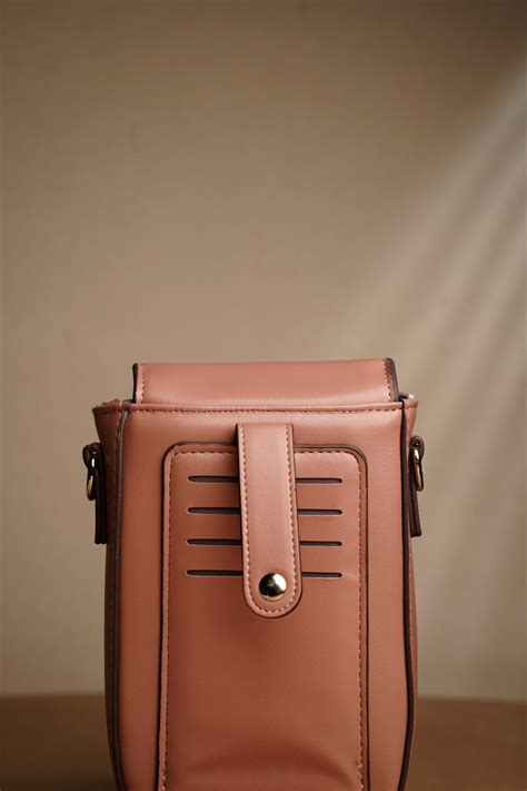 Flush Pink Sling Bag: Stylish Crossbody Straps | Nolabels