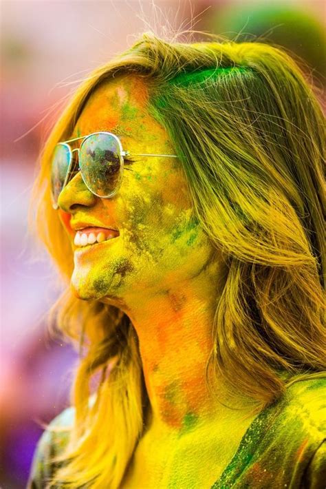 What are the dangerous side effects of Holi colours? Let Shahnaz Husain ...