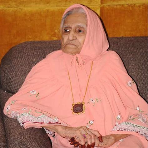 Huzaifa Lakkadshah during Zainuddin Lakkashah's 100th birthday party ...