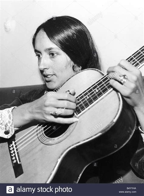 12 Rare and Lovely Joan Baez Childhood Photos - NSF News