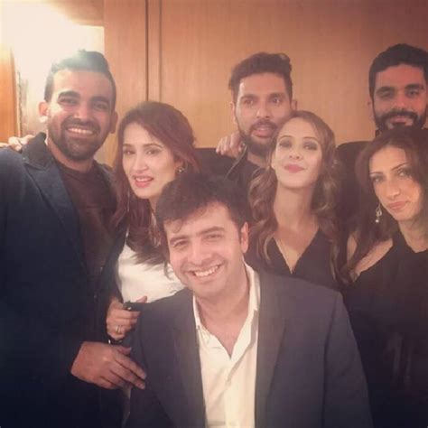 Cricketer Zaheer Khan is dating Chak De India girl Sagarika Ghatge ...