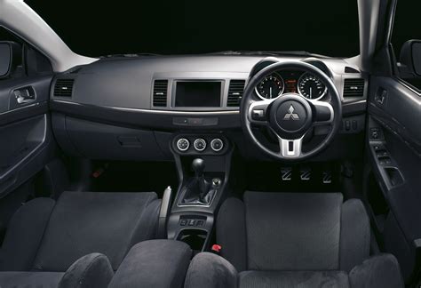 Mitsubishi Lancer Evolution X (2008) - picture 7 of 12