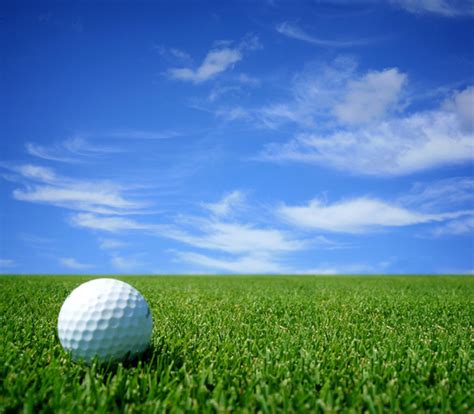图片素材-女高尔夫球手投球高尔夫球-jpg格式-未来素材下载