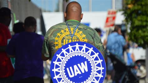 UAW president promises members will get 'fair share' from automakers ...