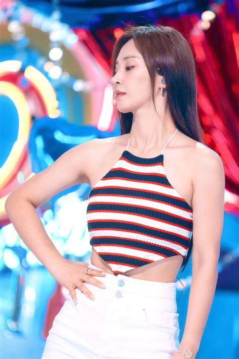 220821 Girls' Generation Yuri - 'FOREVER 1' at Inkigayo | kpopping