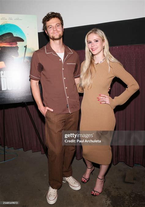 Erin Moriarty's feet