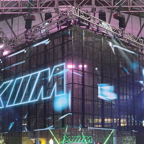 Moving Transparent LED Screen 的图像结果