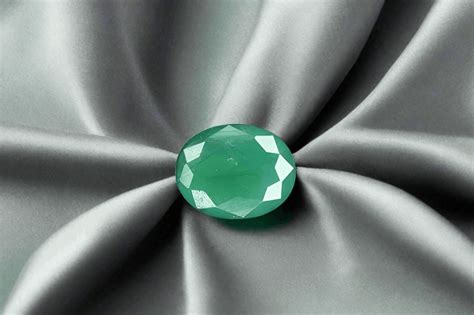 11.25 Ratti Panna – Vedic Crystals