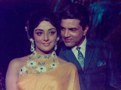 Dharmendra's second marriage: धर्मेंद्र के माता- पिता के साथ ऐसा था ...