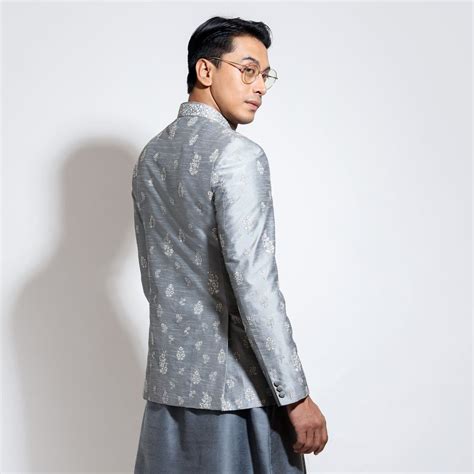 Bandhgala with motif embroidery – Vivek Karunakaran