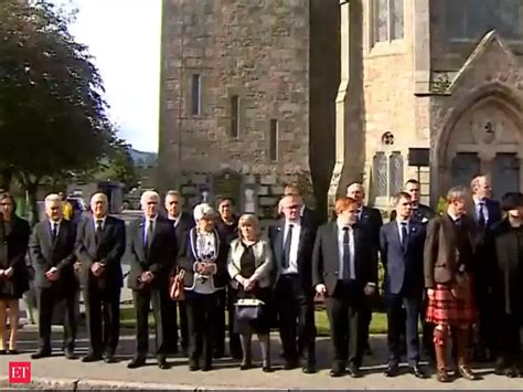 Queen Elizabeth's funeral cortege leaves Balmoral castle for Edinburgh ...