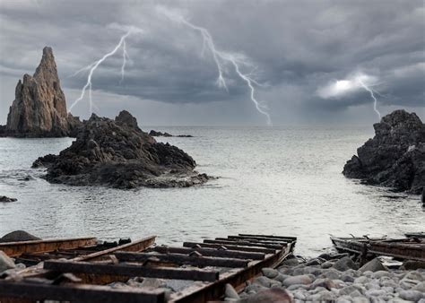 Bad weather Photos - Download Free High-Quality Pictures | Freepik