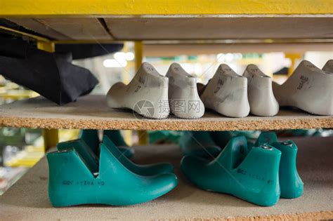 鞋厂手工制成的制品制鞋高清图片下载-正版图片507569657-摄图网