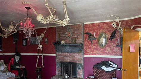 'Haunted' Texas home filled with caskets and skeletons listed for sale ...