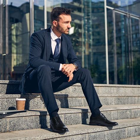 Top Black Shoes to Wear with Navy Blue Suit for Men