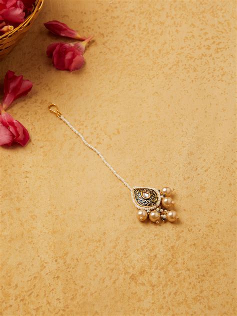 Gold Toned Handcrafted Kundan Chokar