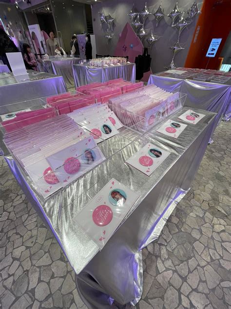 Unis Pop Up Store : r/unis