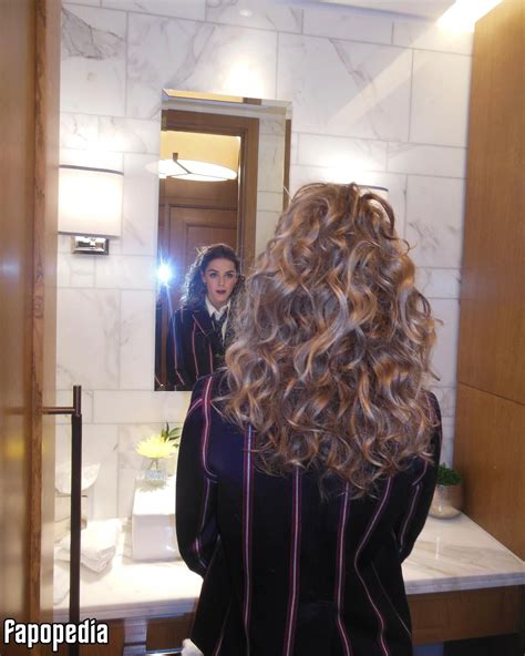 Kiernan Shipka Nude Leaks - Photo #10631040 - Fapopedia