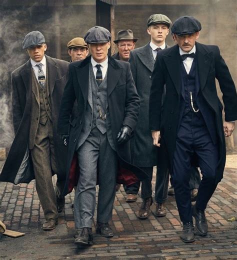 Cillian Murphy as Thomas Shelby Peaky Blinders 💜 Traje Peaky Blinders ...