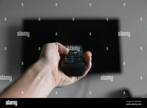 Image result for Telecommande Dans Main